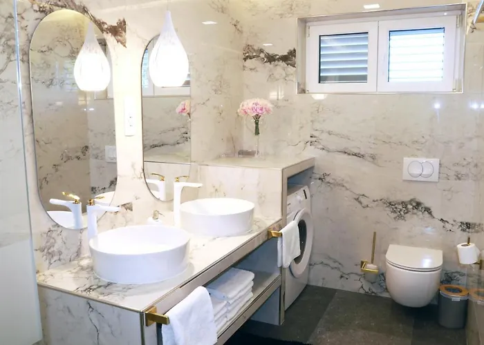 וילה Grand Pinea