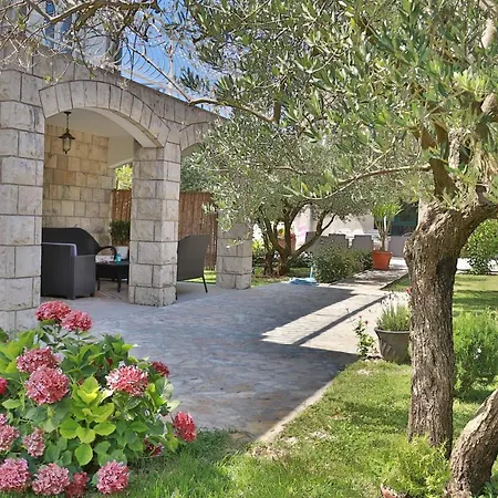 Villa Grand Pinea Čilipi